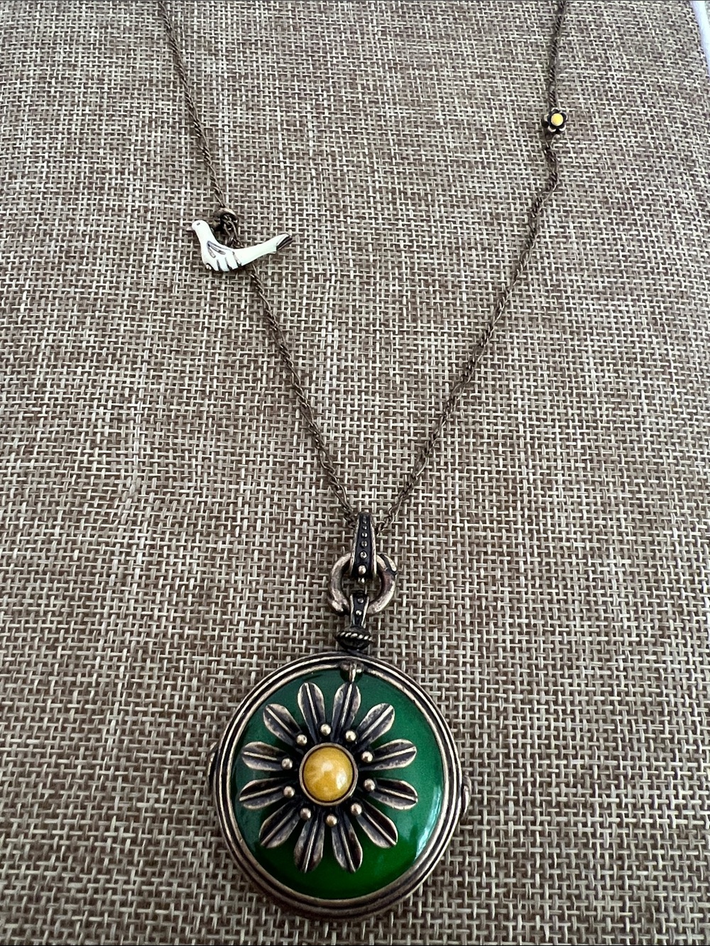 Lucky Brand Green Enamel Daisy Pendant Necklace with Yellow Center